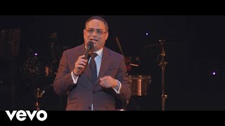 Gilberto Santa Rosa  La Agarro Bajando En Vivo [upl. by Anavlys726]