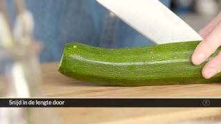 How To  Zo snijd je courgette [upl. by Mcmaster]